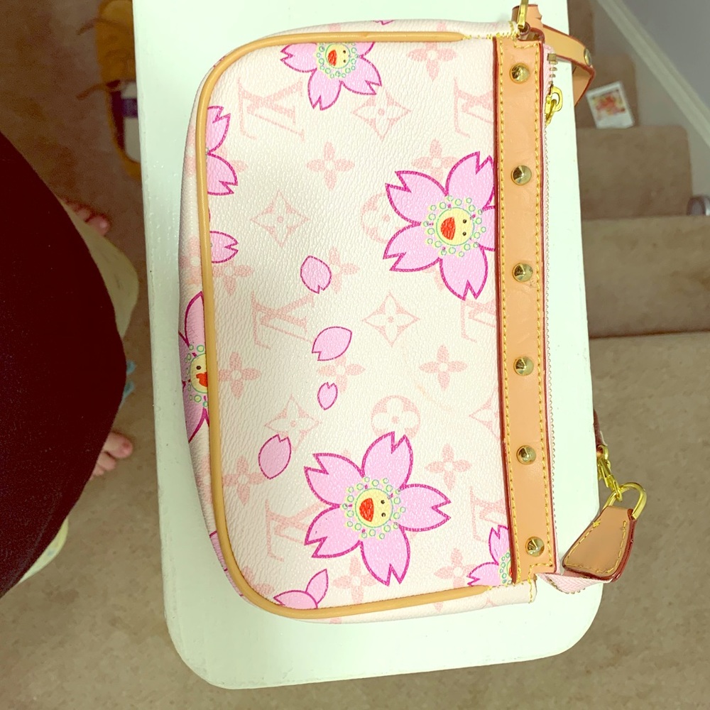 Luis Vuitton cross body